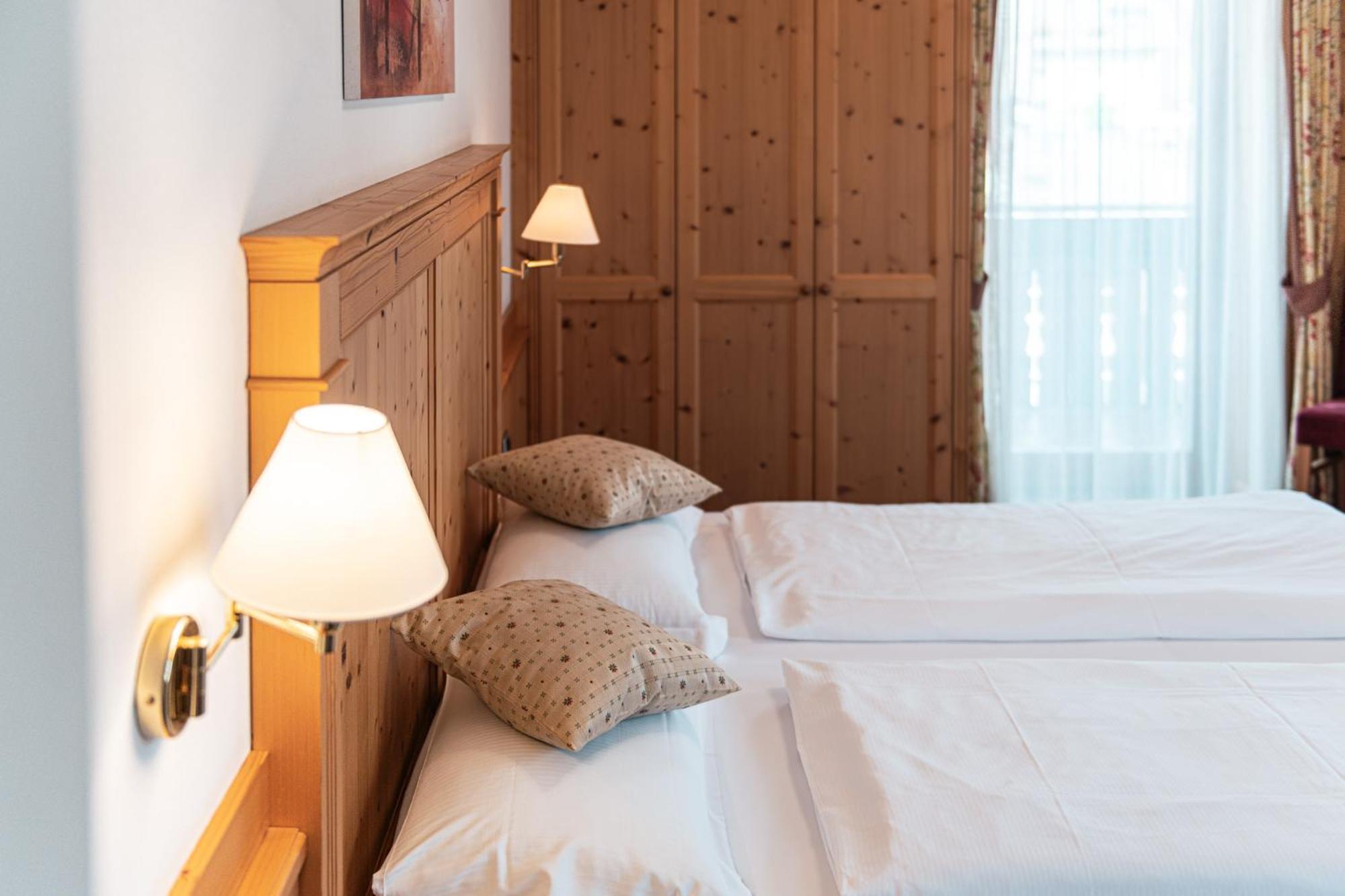 Hotel Goldene Rose Monguelfo-Tesido / Welsberg-Taisten Bagian luar foto