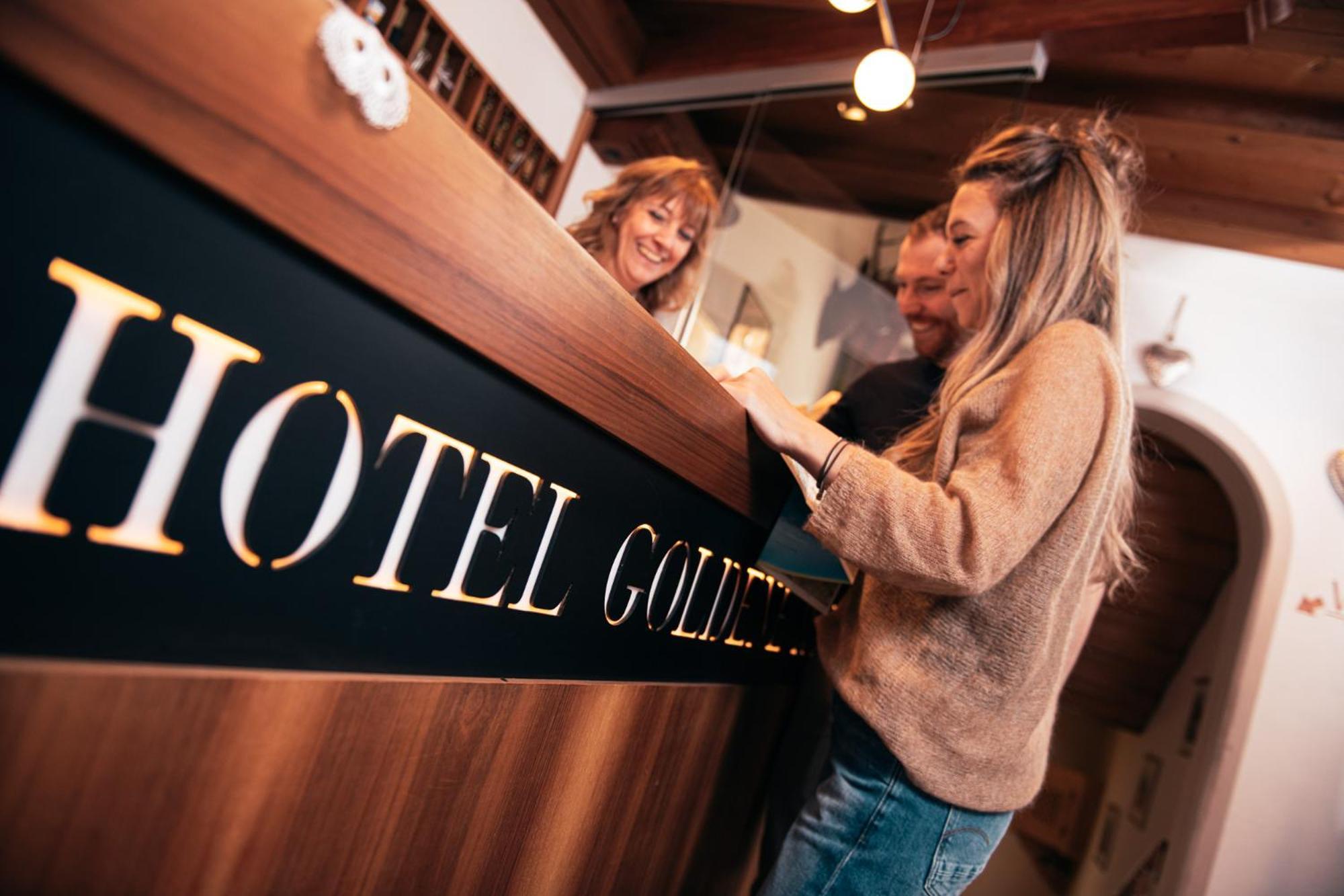 Hotel Goldene Rose Monguelfo-Tesido / Welsberg-Taisten Bagian luar foto