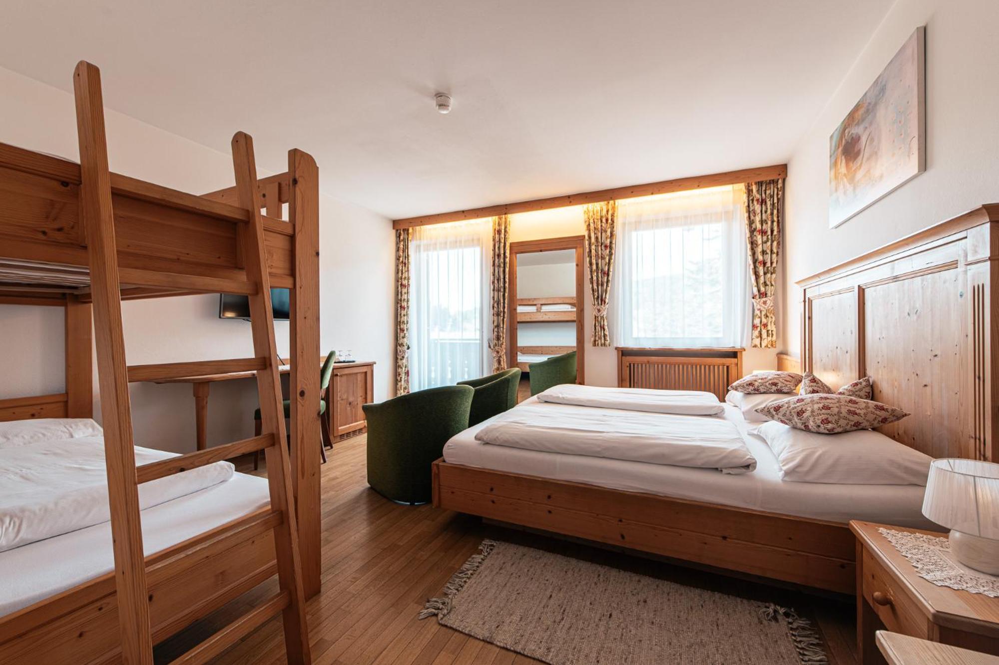 Hotel Goldene Rose Monguelfo-Tesido / Welsberg-Taisten Bagian luar foto