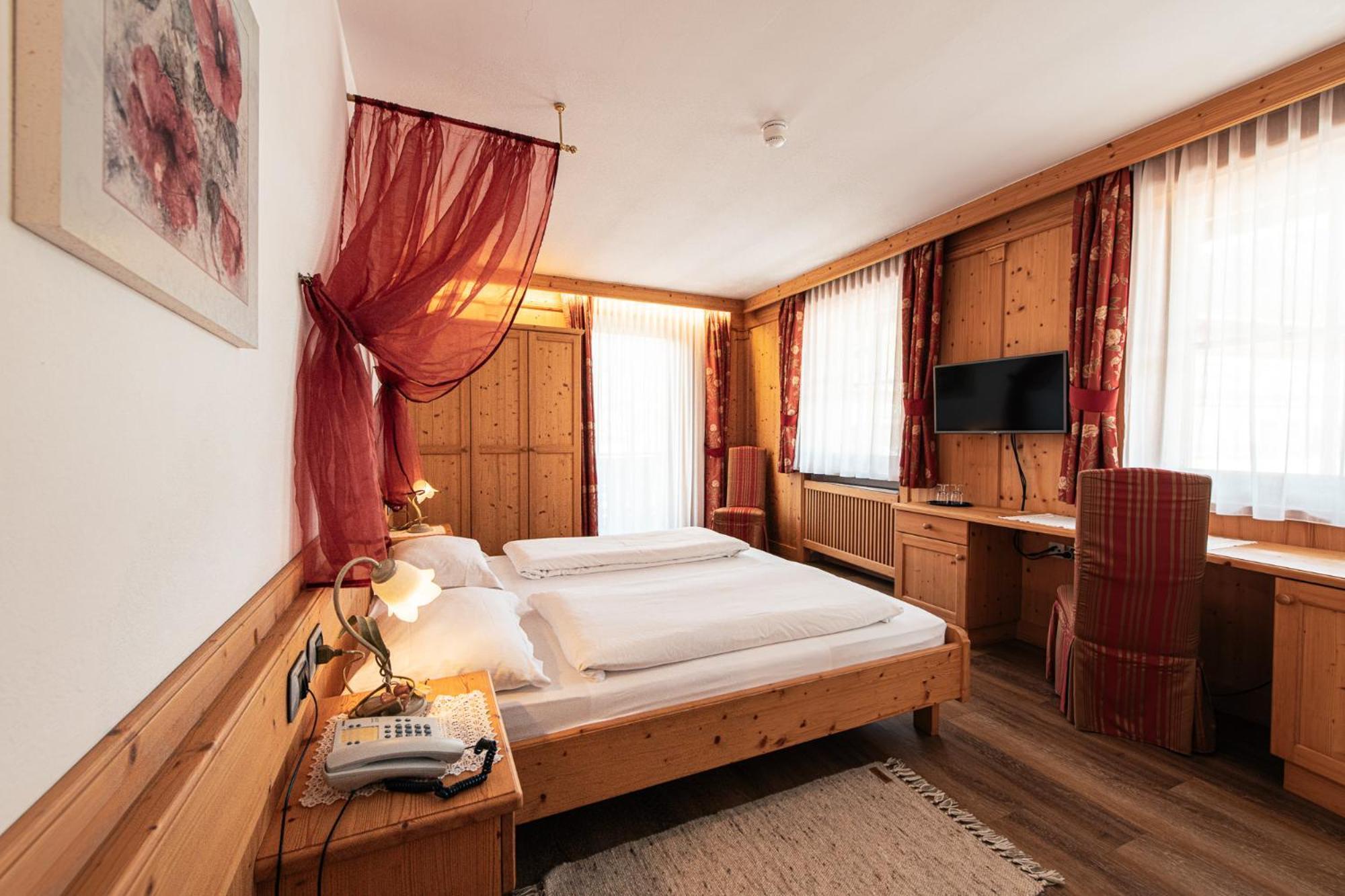 Hotel Goldene Rose Monguelfo-Tesido / Welsberg-Taisten Bagian luar foto