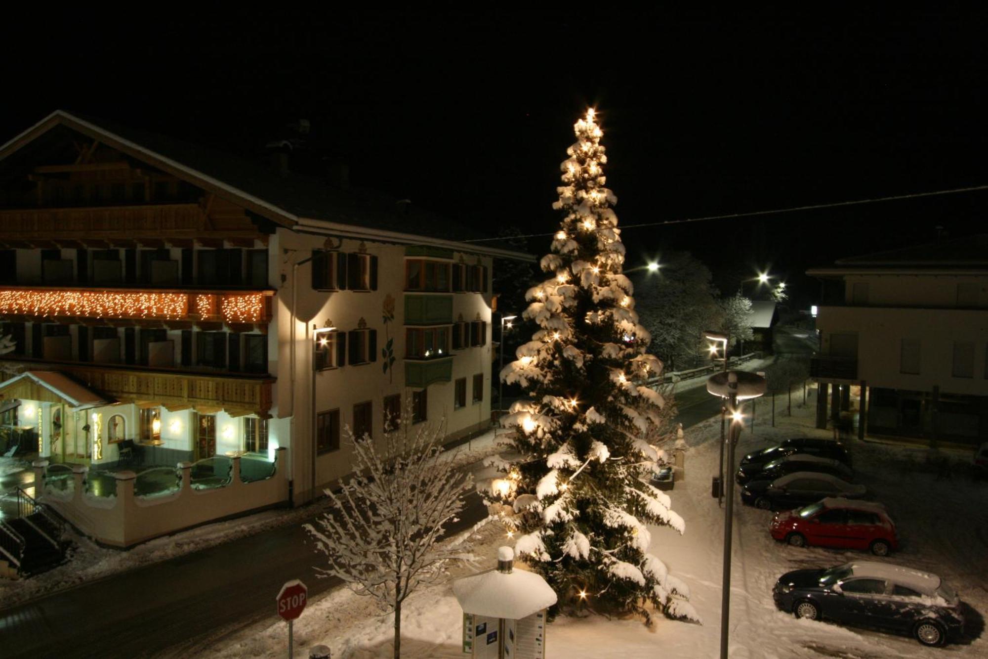 Hotel Goldene Rose Monguelfo-Tesido / Welsberg-Taisten Bagian luar foto
