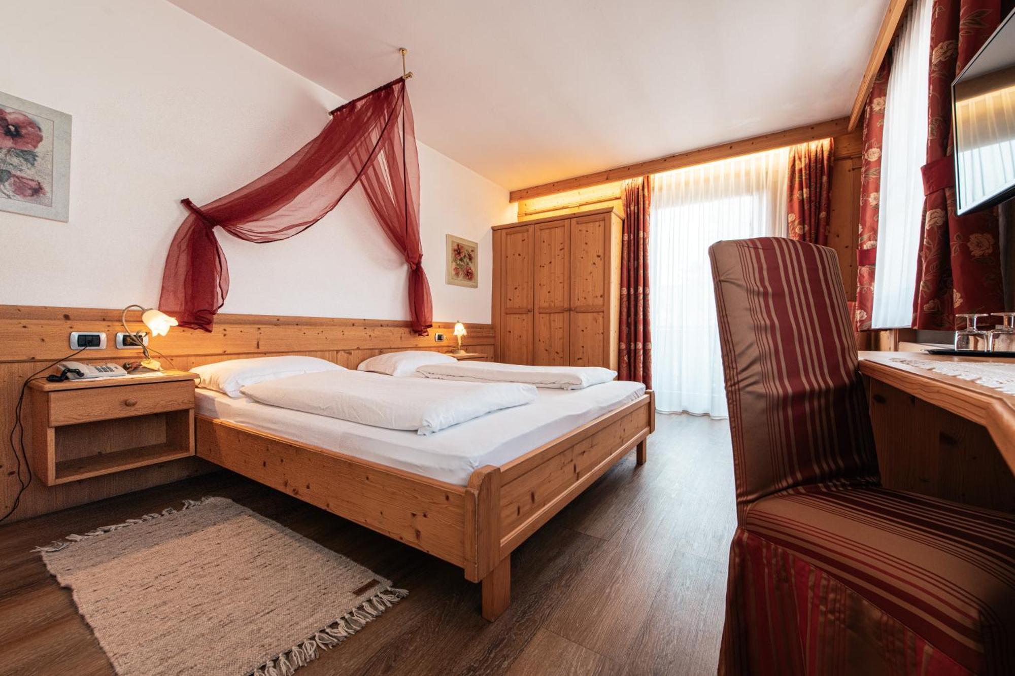 Hotel Goldene Rose Monguelfo-Tesido / Welsberg-Taisten Bagian luar foto