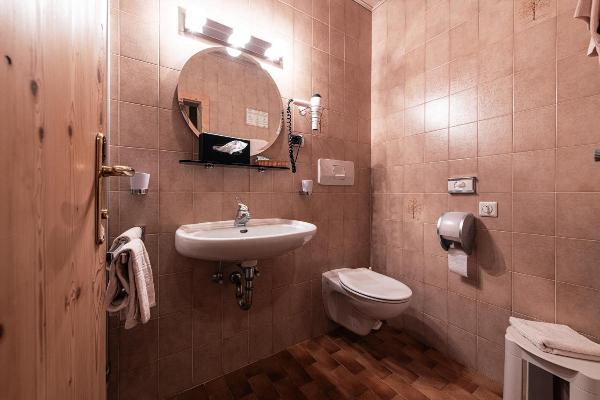 Hotel Goldene Rose Monguelfo-Tesido / Welsberg-Taisten Bagian luar foto