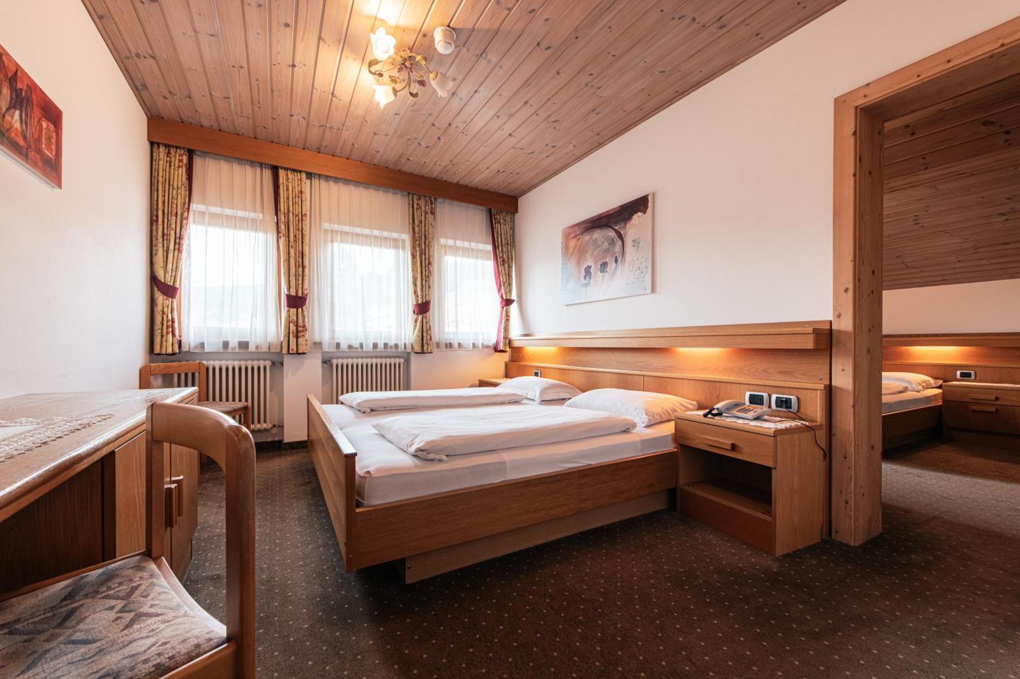 Hotel Goldene Rose Monguelfo-Tesido / Welsberg-Taisten Bagian luar foto