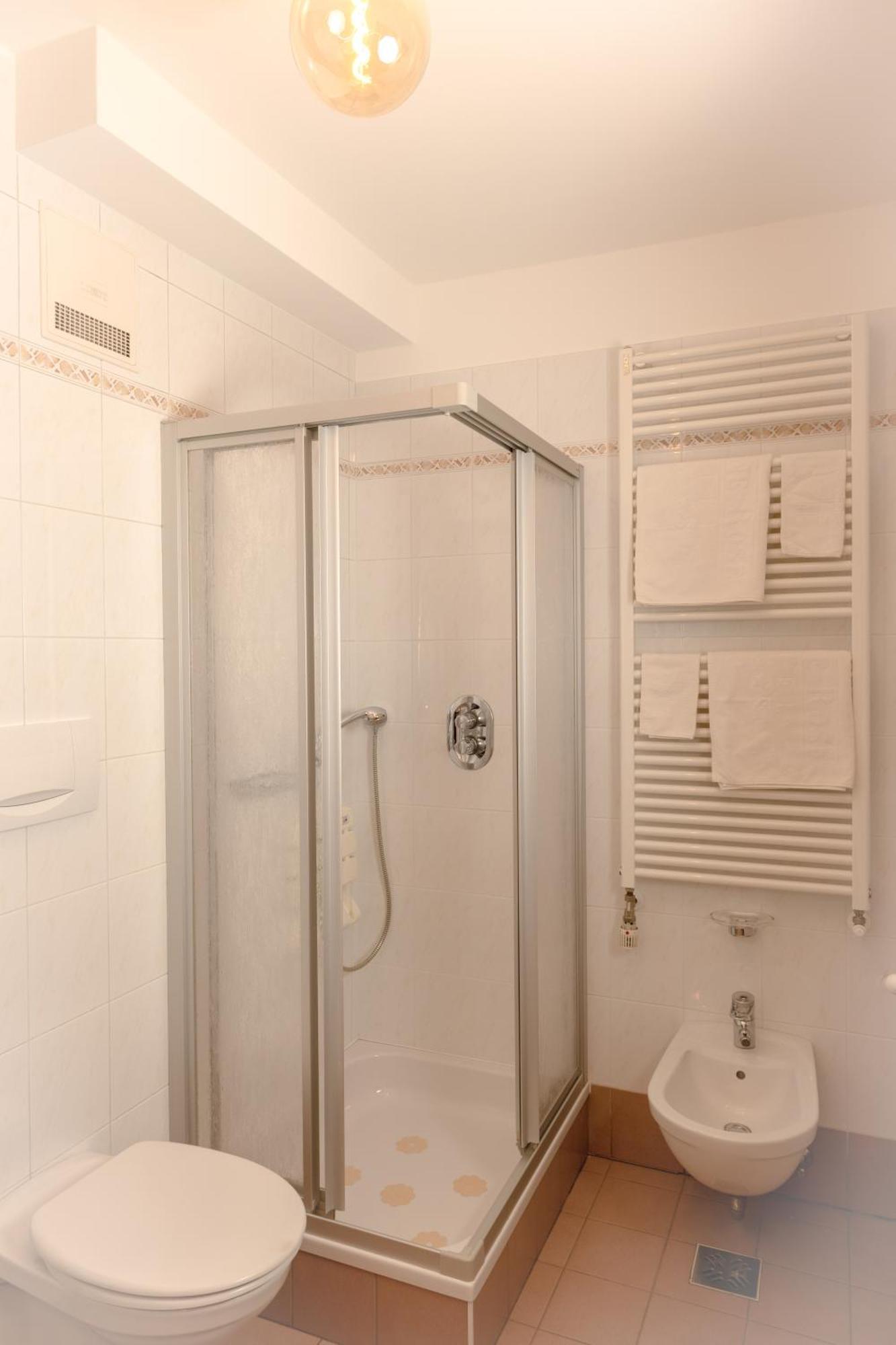 Hotel Goldene Rose Monguelfo-Tesido / Welsberg-Taisten Bagian luar foto