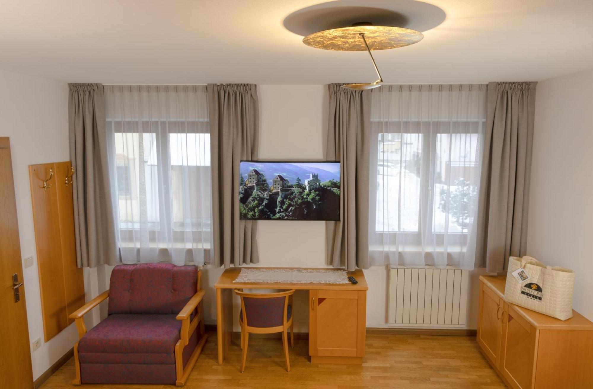 Hotel Goldene Rose Monguelfo-Tesido / Welsberg-Taisten Bagian luar foto