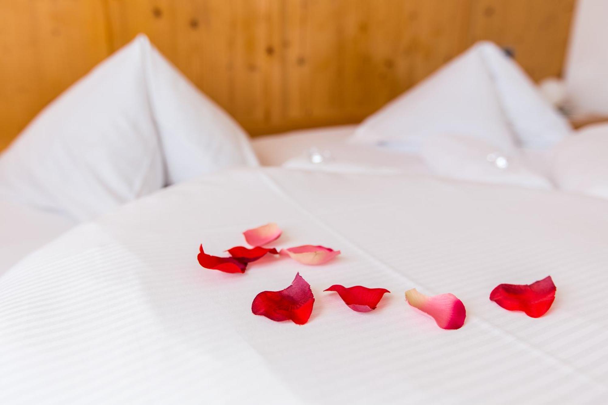 Hotel Goldene Rose Monguelfo-Tesido / Welsberg-Taisten Bagian luar foto