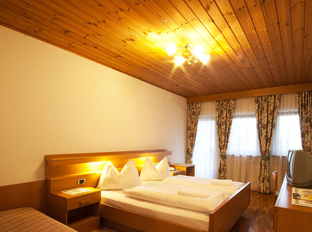 Hotel Goldene Rose Monguelfo-Tesido / Welsberg-Taisten Bagian luar foto