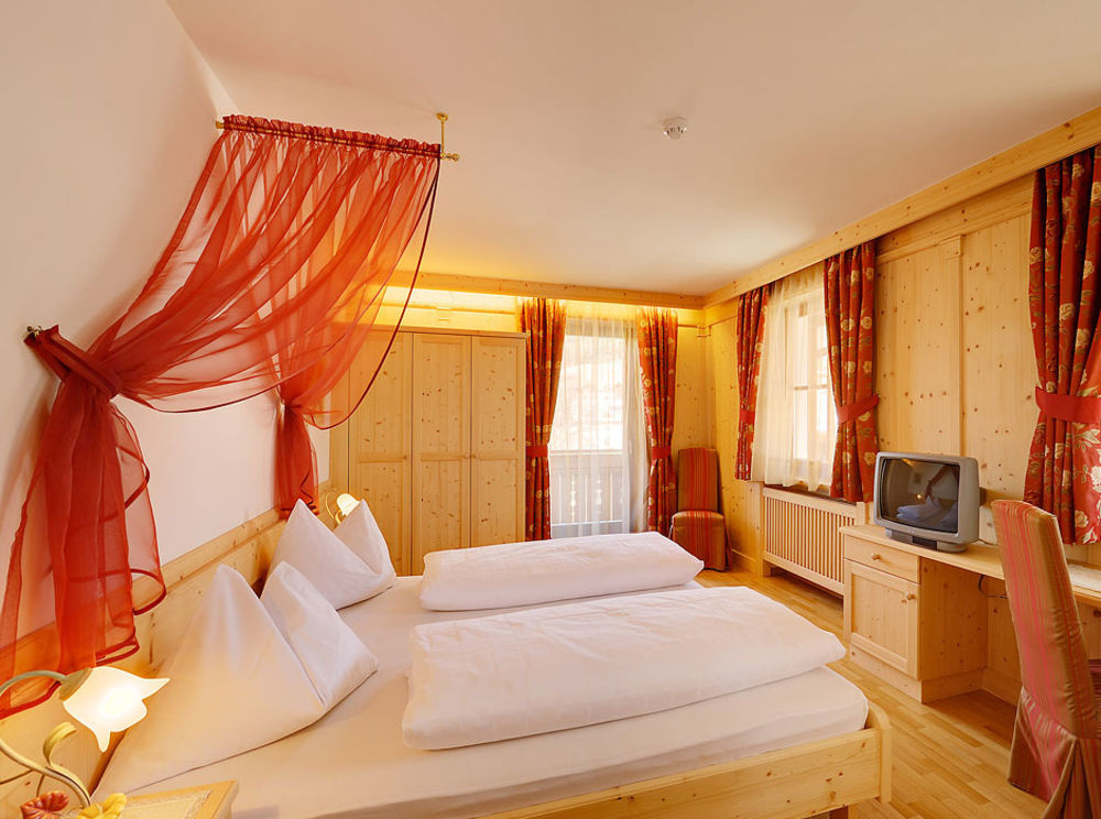 Hotel Goldene Rose Monguelfo-Tesido / Welsberg-Taisten Bagian luar foto